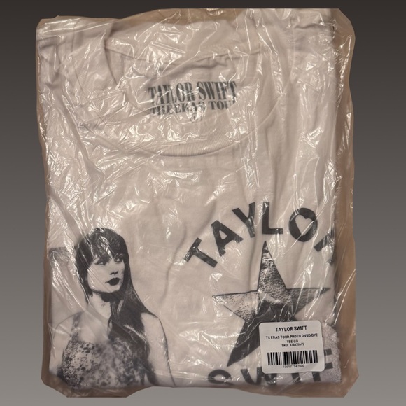 NWT TAYLOR SWIFT | THE ERAS TOUR PHOTO OVERSIZED T-SHIRT - Picture 3 of 3